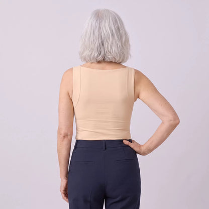 Curvea Liberté porté de dos, débardeur rentré dans le pantalon